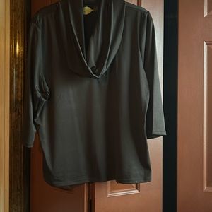 Dark brown cow neck knit top three-quarter lens sleeve